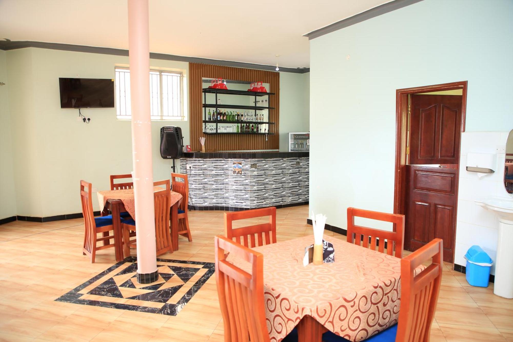 Westway Luxury Suites Mbarara Экстерьер фото